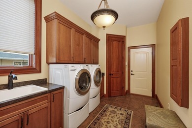 Custom-built with exceptional craftsmanship and finishes - photo 24