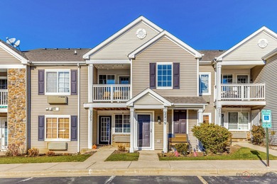 Silverstone Lake Home For Sale in Carpentersville Illinois