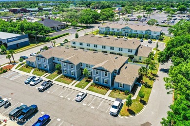Presenting a Newer townhouse nestled in the heart of a vibrant - photo 31