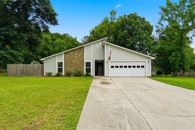 Welcome to 11 Glengary Ct, a beautifully updated pool home - photo 1