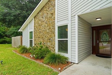 Welcome to 11 Glengary Ct, a beautifully updated pool home - photo 3