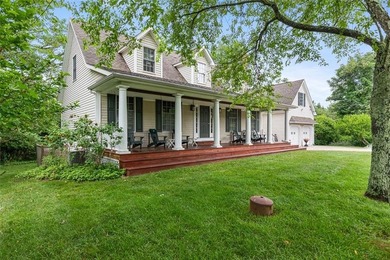 Modern Cape Cod with Southern Lowcountry flair in sought-after - photo 3