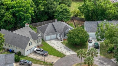 Welcome to Coastal Living at its Finest! Located just minutes - photo 2