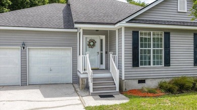 Welcome to Coastal Living at its Finest! Located just minutes - photo 4