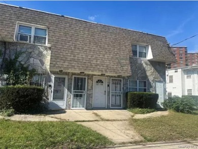 Welcome to this beautifully maintained condo offering comfort - photo 1