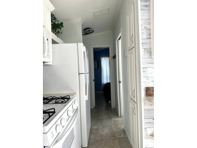 THIS BRIGHT AND UPDATED 2018 PARK MODEL OFFERS A COMFORTABLE AND - photo 11