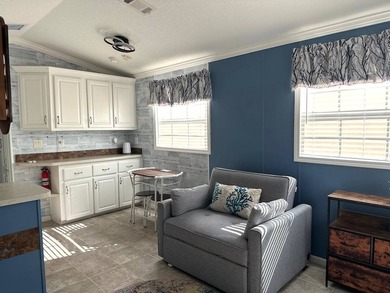 THIS BRIGHT AND UPDATED 2018 PARK MODEL OFFERS A COMFORTABLE AND - photo 15