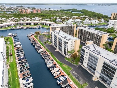 Coastal Elegance Meets Boater's Paradise! Experience the - photo 9