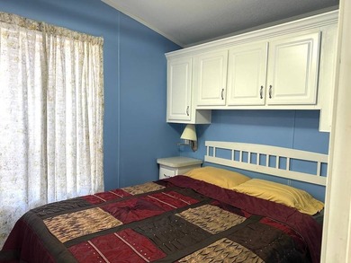 THIS BRIGHT AND UPDATED 2018 PARK MODEL OFFERS A COMFORTABLE AND - photo 22