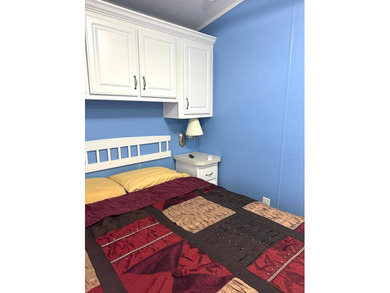 THIS BRIGHT AND UPDATED 2018 PARK MODEL OFFERS A COMFORTABLE AND - photo 24