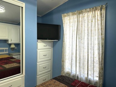 THIS BRIGHT AND UPDATED 2018 PARK MODEL OFFERS A COMFORTABLE AND - photo 26