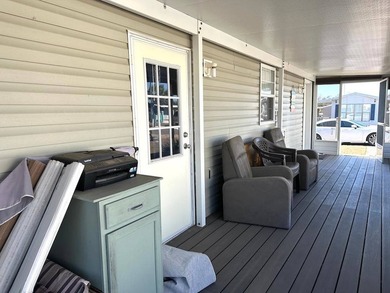 THIS BRIGHT AND UPDATED 2018 PARK MODEL OFFERS A COMFORTABLE AND - photo 29