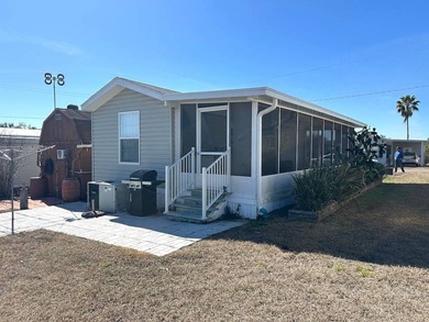 THIS BRIGHT AND UPDATED 2018 PARK MODEL OFFERS A COMFORTABLE AND - photo 36