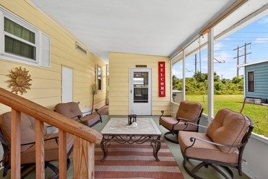 Nice 2 bedroom,2 bath, with an office, Florida room, updated - photo 8