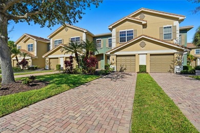 Lake Townhome/Townhouse For Sale in Fort Myers, Florida