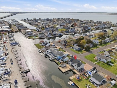 Waterfront living meets smart investing in this beautifully - photo 3