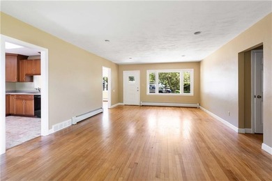 Welcome to 278 Green End Avenue, a well-maintained single-level - photo 3