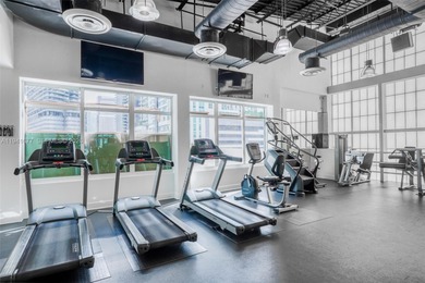 Spacious 2 bed / 2 bath unit in the heart of Brickell at Vue