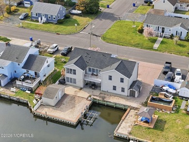 Waterfront living meets smart investing in this beautifully - photo 4