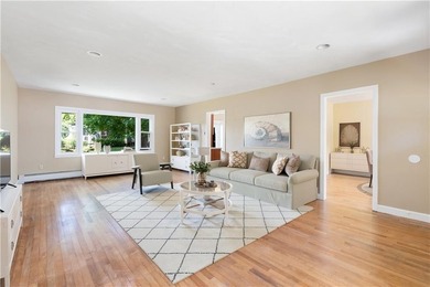 Welcome to 278 Green End Avenue, a well-maintained single-level - photo 4