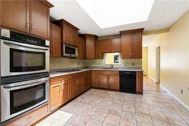 Welcome to 278 Green End Avenue, a well-maintained single-level - photo 7
