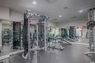 Spacious 2 bed / 2 bath unit in the heart of Brickell at Vue