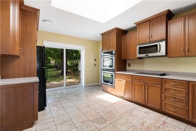 Welcome to 278 Green End Avenue, a well-maintained single-level - photo 8