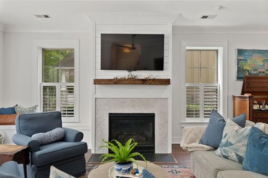 Motivated sellers, bring all offers! Located in Fox Hollow, one - photo 2