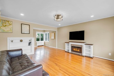 Welcome to this spacious 4-bedroom, 2-bathroom home located in - photo 2