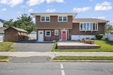 Beach living is affordable in this lovingly cared for 4 bed/2 - photo 2
