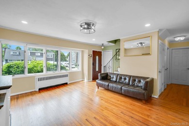 Welcome to this spacious 4-bedroom, 2-bathroom home located in - photo 4