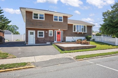 Beach living is affordable in this lovingly cared for 4 bed/2 - photo 5