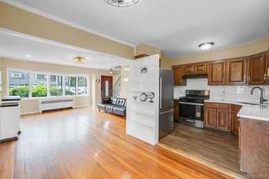 Welcome to this spacious 4-bedroom, 2-bathroom home located in - photo 7