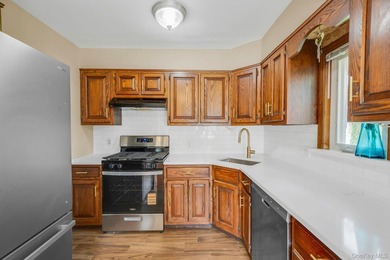Welcome to this spacious 4-bedroom, 2-bathroom home located in - photo 8