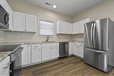 Beautifully updated 3-bedroom, 2.5-bath end-unit townhome-style - photo 10