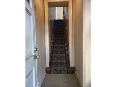 Great investment property - both units in home vacant. Separate - photo 3