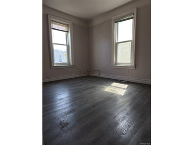 Great investment property - both units in home vacant. Separate - photo 4
