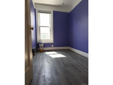 Great investment property - both units in home vacant. Separate - photo 5