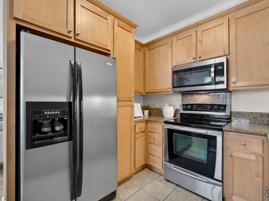 Beautifully refreshed sunny ground-floor end unit condominium in - photo 15