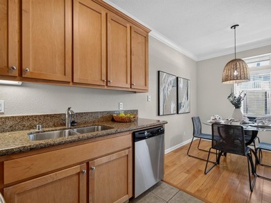 Beautifully refreshed sunny ground-floor end unit condominium in - photo 16