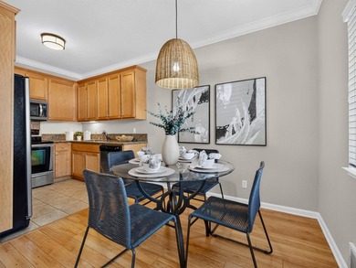 Beautifully refreshed sunny ground-floor end unit condominium in - photo 18
