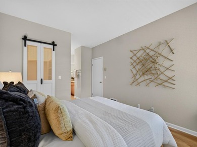 Beautifully refreshed sunny ground-floor end unit condominium in - photo 22