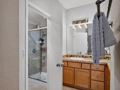 Beautifully refreshed sunny ground-floor end unit condominium in - photo 23