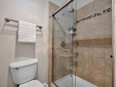 Beautifully refreshed sunny ground-floor end unit condominium in - photo 24