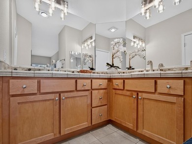 Beautifully refreshed sunny ground-floor end unit condominium in - photo 25