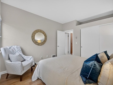 Beautifully refreshed sunny ground-floor end unit condominium in - photo 28