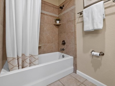 Beautifully refreshed sunny ground-floor end unit condominium in - photo 31