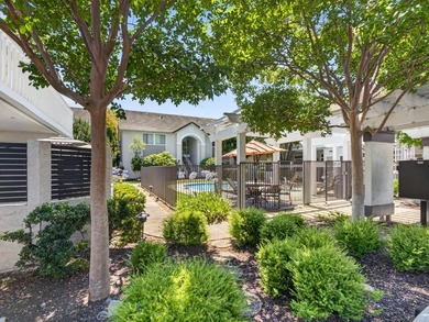 Beautifully refreshed sunny ground-floor end unit condominium in - photo 32