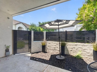 Beautifully refreshed sunny ground-floor end unit condominium in - photo 37