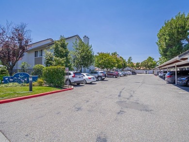 Beautifully refreshed sunny ground-floor end unit condominium in - photo 40